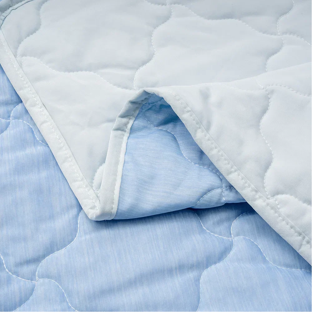 Reversible Quilted Cooling Pet Blanket
